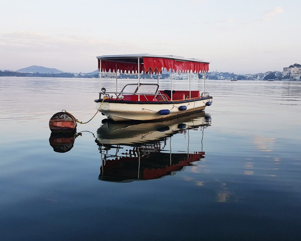 lake pichola boating udaipur